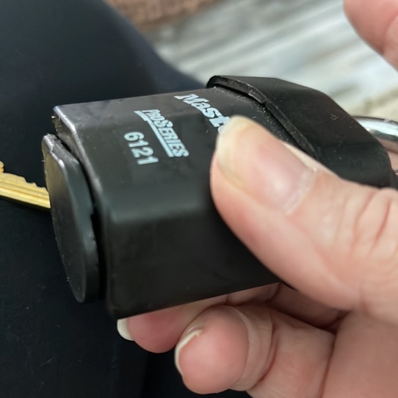 2 Master lock - Picture 4 of 7